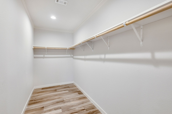 Hope R76E Diamond Series Manufactured Home Burleson TX
Primary Bedroom Closet