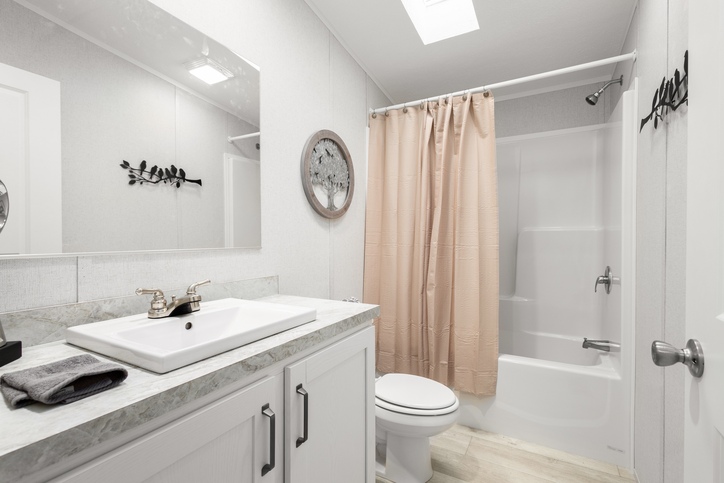 ZR1 28483C | 3 bedroom, 2 bathroom, 1280 sqft home. Built by Cavco - Clarion in Shippenville, PA.