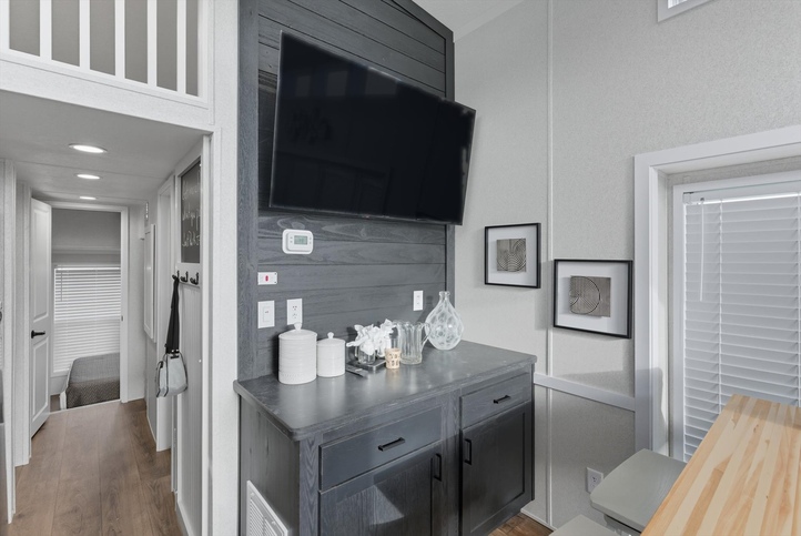 Country Manor 100187S | 1 bedroom, 1 bathroom, 399 sqft park model. Built by Cavco - Nappanee in Nappanee, IN.