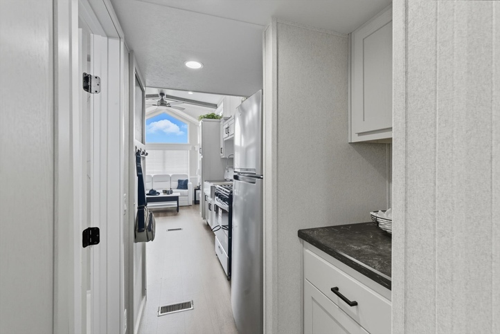 Country Manor 100187S | 1 bedroom, 1 bathroom, 399 sqft park model. Built by Cavco - Nappanee in Nappanee, IN.