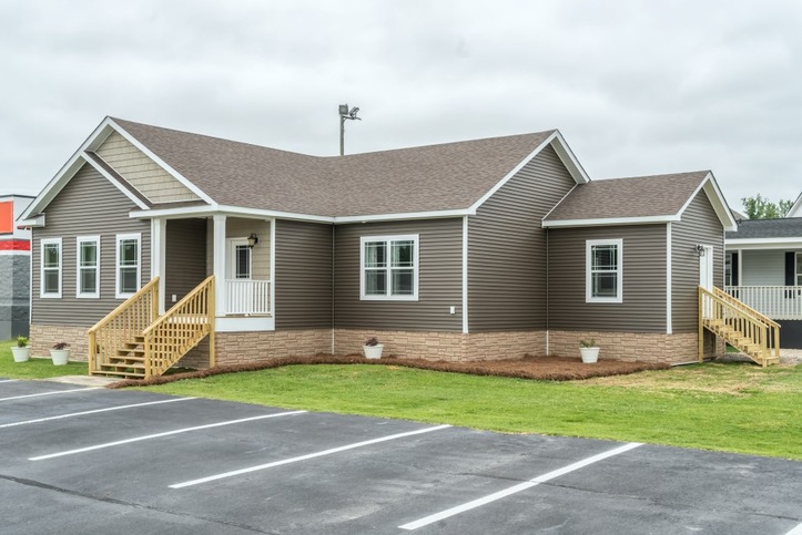 Oakmont 42623A | 3 bedroom, 2 bathroom, 1798 sqft home | Built by Cavco - Crouse in Crouse, NC.