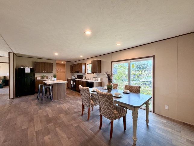 Exclusive "Redwood" 5 Bedroom 3 Bath with 2 Living Areas at Palm Harbor Homes in Round Rock!
Call 512-251-5614 for more information today!