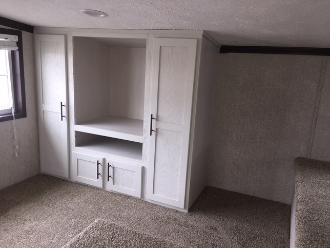 Country Manor 100147S Park Model | 1 bedroom, 1 bathroom, 391 sqft home. Built by Cavco - Nappanee in Nappanee, IN.
