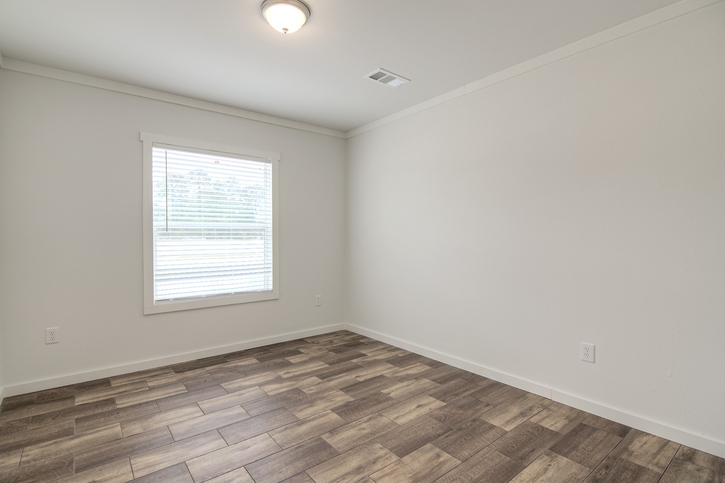Pearl 6380 Gold Medal Series Bedroom 2 Manufactured Home Huntsville TX