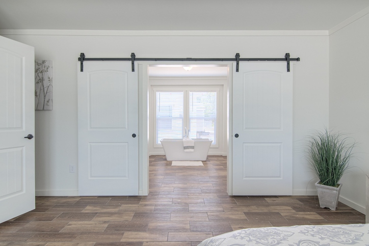 Pearl 6380 Gold Medal Series Primary Bedroom 4 and Primary Bathroom Manufactured Home Huntsville TX