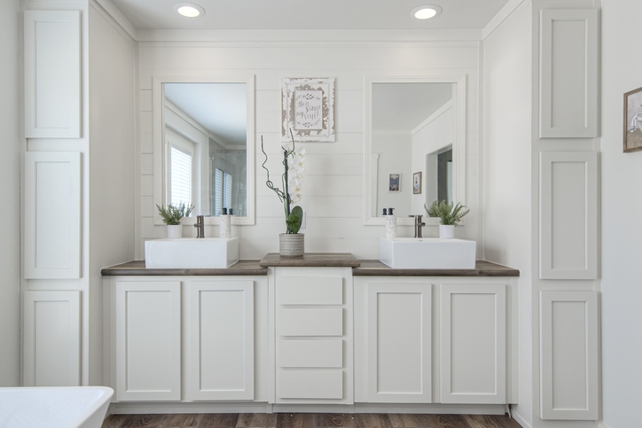 Pearl 6380 Gold Medal Series Primary Bathroom 3 Manufactured Home Huntsville TX