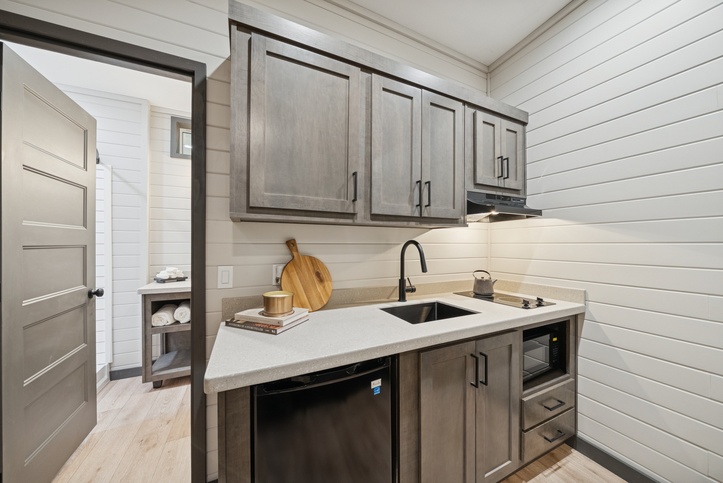 Cottonwood 14361H | 1 bedroom, 1 bathroom, 399 sqft home | Built by Cavco - Ocala in Ocala, FL.