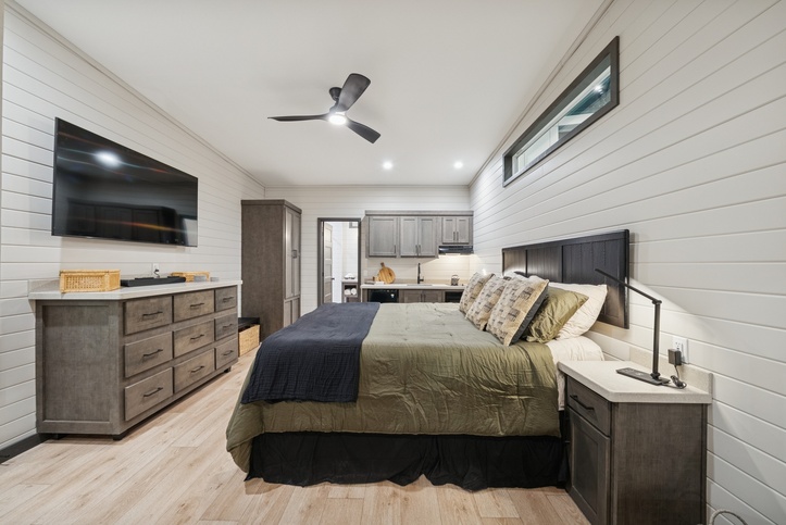 Cottonwood 14361H | 1 bedroom, 1 bathroom, 399 sqft home | Built by Cavco - Ocala in Ocala, FL.