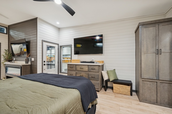 Cottonwood 14361H | 1 bedroom, 1 bathroom, 399 sqft home | Built by Cavco - Ocala in Ocala, FL.