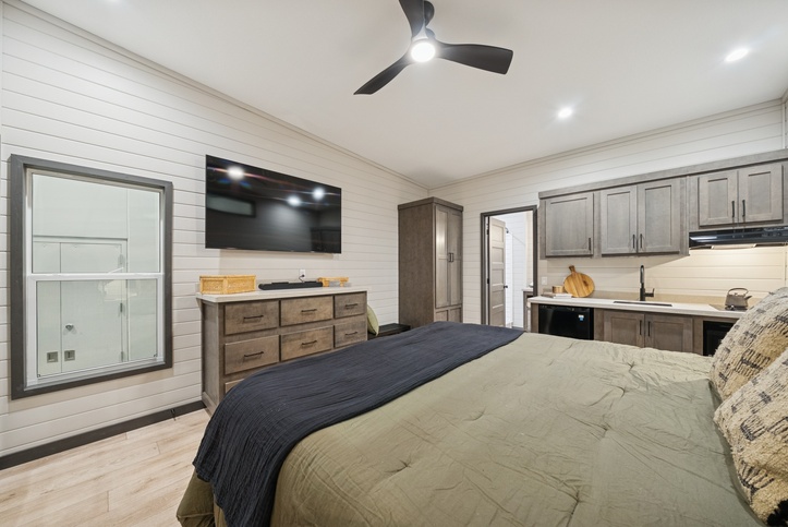 Cottonwood 14361H | 1 bedroom, 1 bathroom, 399 sqft home | Built by Cavco - Ocala in Ocala, FL.
