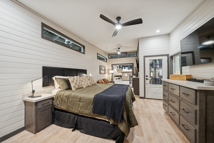 Cottonwood 14361H | 1 bedroom, 1 bathroom, 399 sqft home | Built by Cavco - Ocala in Ocala, FL.