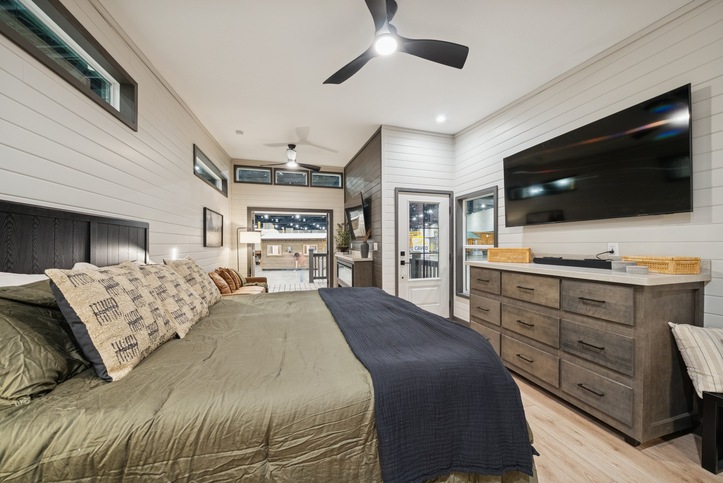 Cottonwood 14361H | 1 bedroom, 1 bathroom, 399 sqft home | Built by Cavco - Ocala in Ocala, FL.
