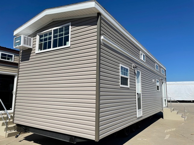 Country Manor 100178 Park Model | 2 bedroom, 1 bathroom, 399 sqft home. Built by Cavco - Nappanee in Nappanee, IN.