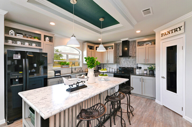 VINTAGE FARMHOUSE- Only thing missing is the livestock! 47643A New Braunfels TX