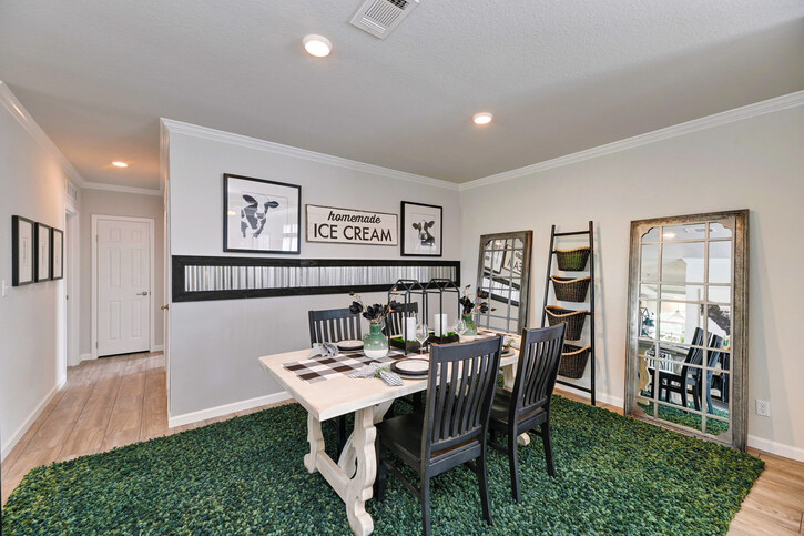 VINTAGE FARMHOUSE- Only thing missing is the livestock! 47643A New Braunfels TX
