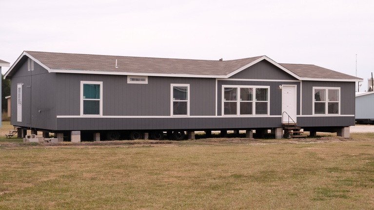 The Regal Emerald 28603A Corpus Christi TX
The Emerald Product of Solitaire Homes - One of the industries finest built homes with all plywood subfloors throughout. Ask what else sets this Beast of a Home apart. Walk In's Welcome.