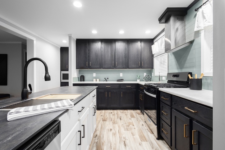 Deercreek Allure 28563A | 3 bedroom, 2 bathroom, 1493 sqft home. Built by Cavco - Shippenville in Shippenville, PA.
