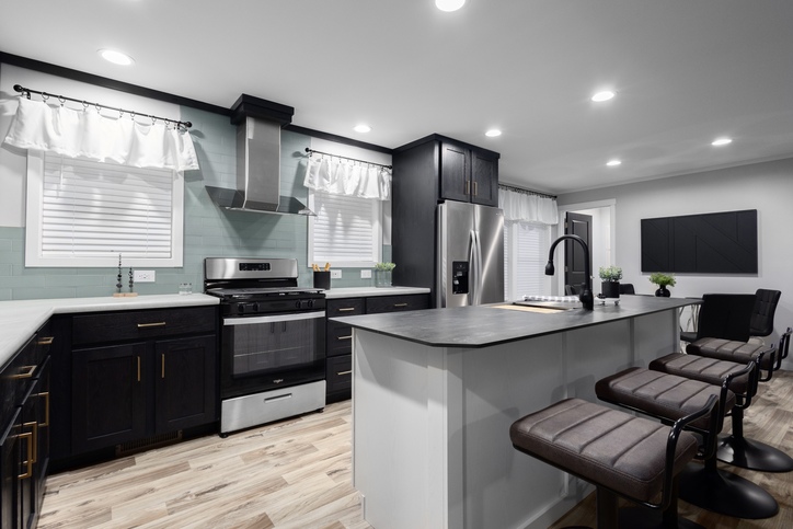 Deercreek Allure 28563A | 3 bedroom, 2 bathroom, 1493 sqft home. Built by Cavco - Shippenville in Shippenville, PA.