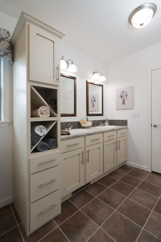 Binkley 32543AM | 3 bedroom, 2 bathroom, 1674 sqft home. Built by Cavco - Manorwood in Emlenton, PA.