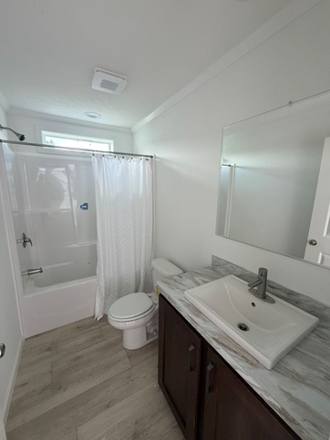 Guest bath with fiberglass tub/shower