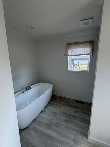 Master bath soaking tub