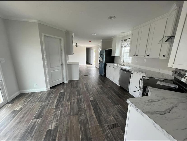Country Manor 16763M | 3 bedroom, 2 bathroom, 1178 sqft home | Built by Cavco - Rocky Mount in Rocky Mount, VA.