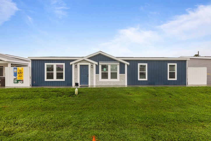 Paxton 30523B | 3 bedroom, 2 bathroom, 1560 sqft home. Built by Cavco - Plant City in Plant City, FL.