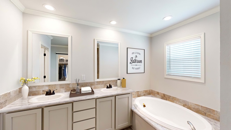 Beaumont 5079 Classic II Series Manufactured Home Oklahoma City, OK
Primary Bathroom