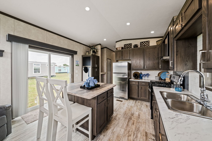 Country Manor Canadian 148033 Park Model | 2 bedroom, 1 bathroom, 538 sqft home. Built by Cavco - Nappanee in Nappanee, IN.