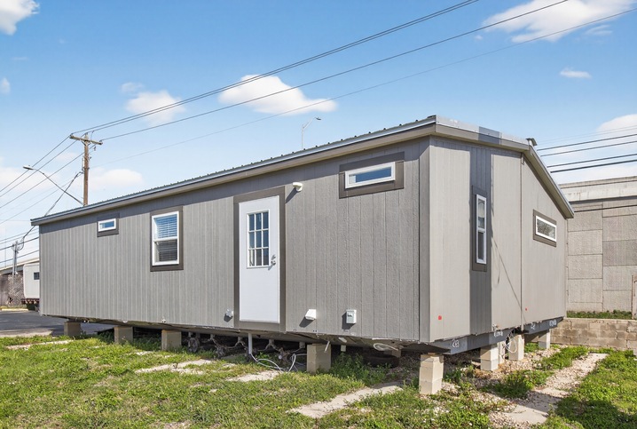 Verde Ranch - Priced like a Single Wide but it's a double wide!! 28403N Elmendorf TX