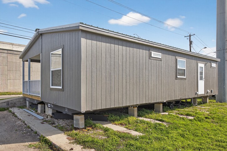 Verde Ranch - Priced like a Single Wide but it's a double wide!! 28403N Elmendorf TX