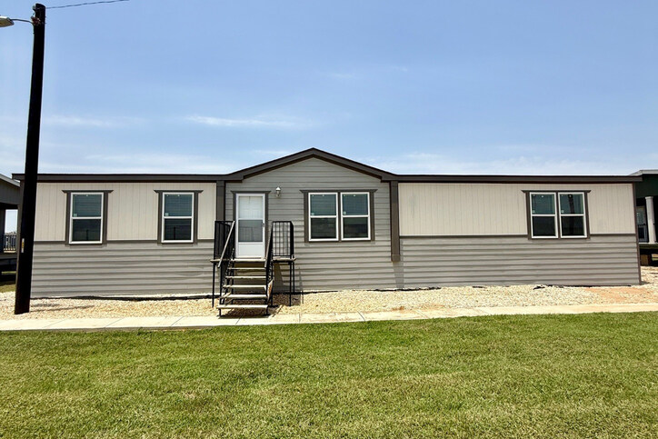 Cheyenne T66A Oak Manor Series Manufactured Home Oklahoma City, OK