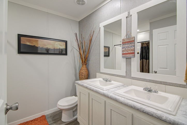 Cheyenne T66A Oak Manor Series Manufactured Home Hall Bath Oklahoma City, OK