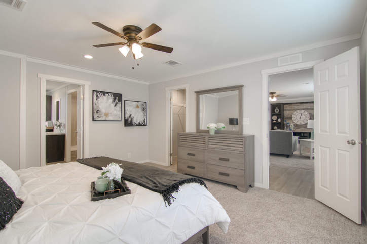 Bandera 3356 Oak Manor Series Sanger TX
