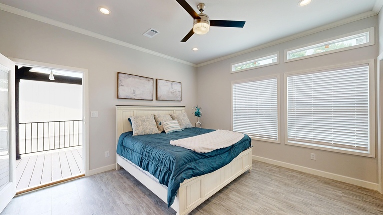 Valley S60V Primary Bedroom Everest Series Triplewide Manufactured Home Huntsville TX