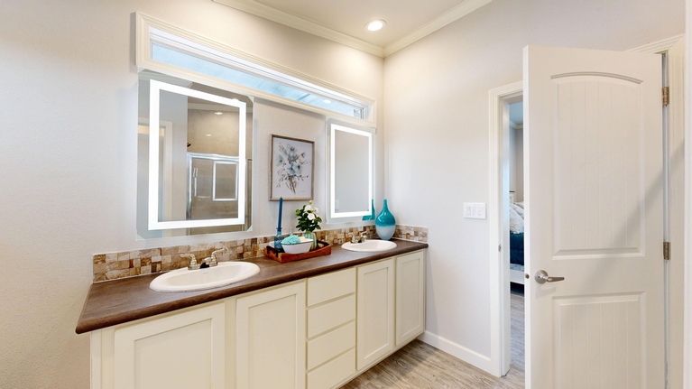 Valley S60V Primary Bathroom Everest Series Triplewide Manufactured Home Huntsville TX