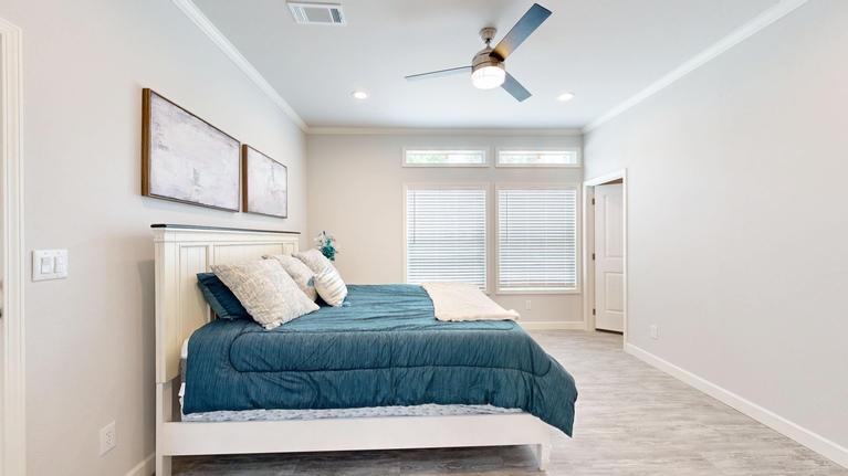 Valley S60V Primary Bedroom Everest Series Triplewide Manufactured Home Huntsville TX