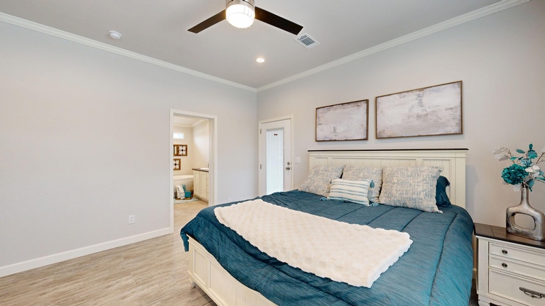Valley S60V Primary Bedroom Everest Series Triplewide Manufactured Home Huntsville TX
