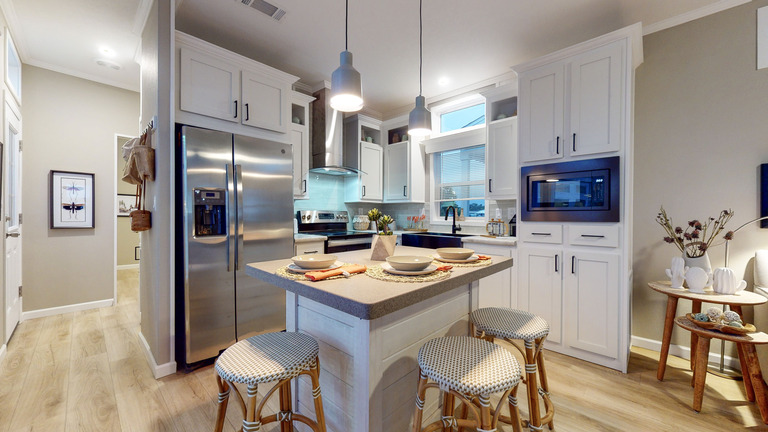 Lake Charles 13371A | 1 bedroom, 1 bathroom, 494 sqft home | Built by Cavco - Ocala in Ocala, FL.