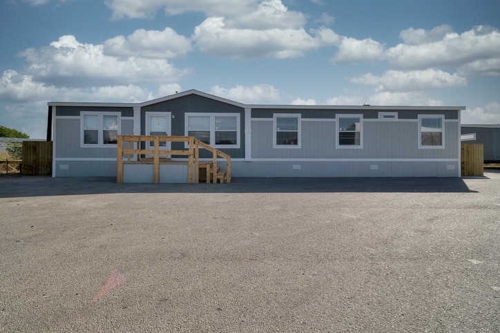 Valu Premier 32684G | 4 bedroom, 2 bathroom, 2085 sqft home | Built by Cavco - Seguin in Seguin, TX.