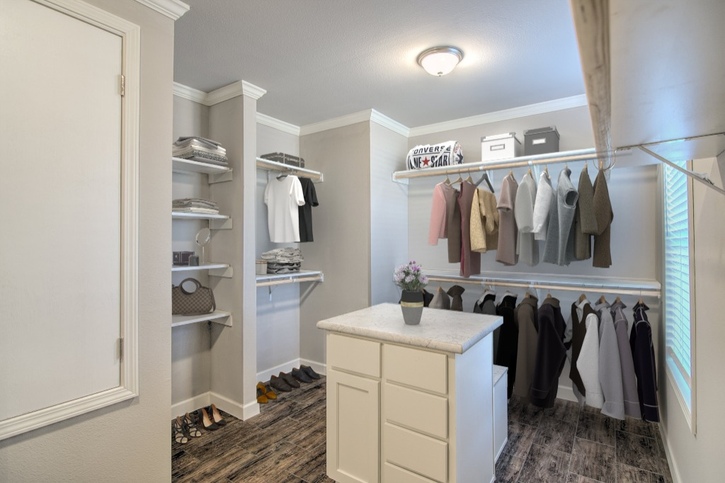 Boerne 5067 Classic II Series Manufactured Home Oklahoma City, OK
Dive Closet