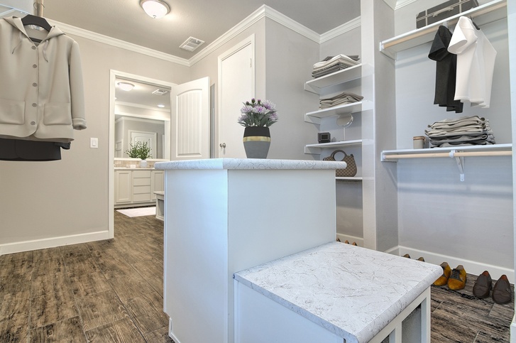 Boerne 5067 Classic II Series Manufactured Home Oklahoma City, OK
Dive Closet