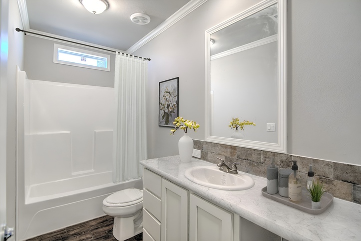 Boerne 5067 Classic II Series Manufactured Home Oklahoma City, OK
Guest Bathroom