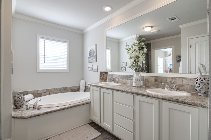 Boerne 5067 Classic II Series Manufactured Home Oklahoma City, OK
Primary Bathroom