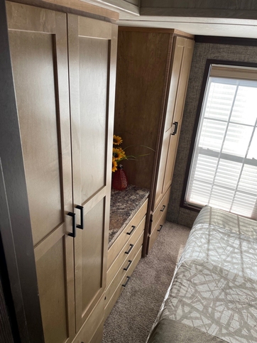 Country Manor 100147 Park Model | 1 bedroom, 1 bathroom, 392 sqft home. Built by Cavco - Nappanee in Nappanee, IN.
