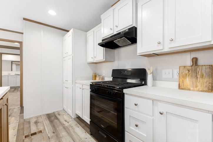 Beacon Prestige 14763B | 3 bedroom, 2 bathroom, 1013 sqft home. Built by Cavco - Shippenville in Shippenville, PA.