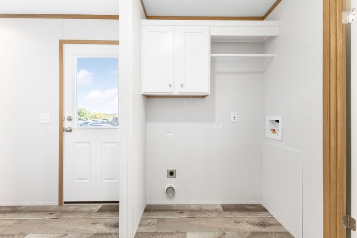 Beacon Prestige 14763B | 3 bedroom, 2 bathroom, 1013 sqft home. Built by Cavco - Shippenville in Shippenville, PA.