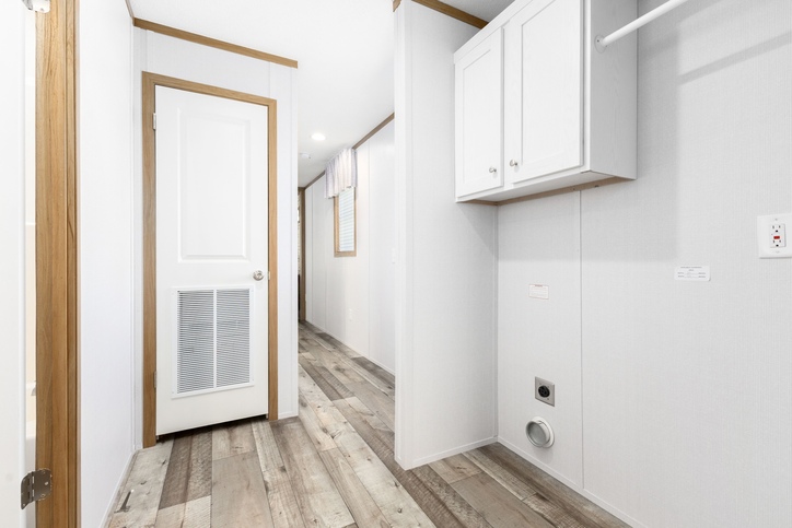 Beacon Prestige 14763B | 3 bedroom, 2 bathroom, 1013 sqft home. Built by Cavco - Shippenville in Shippenville, PA.