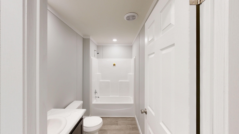 Magnificent 7 2321 M7 Series Manufactured Home Bryan TX
Hall Bathroom