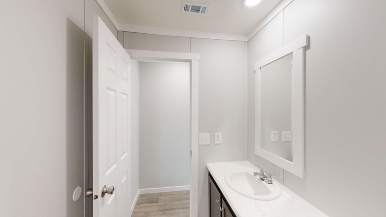 Magnificent 7 2321 M7 Series Manufactured Home Bryan TX
Hall Bathroom